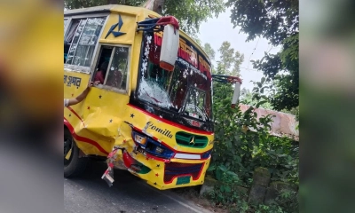 কুমিল্লায় বাস-অটোরিকশার মুখোমুখি সংঘর্ষে আহত ১০
