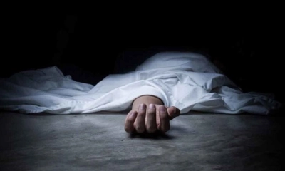 স্বামীর অটোরিকশা থেকে পড়ে স্ত্রীর মৃত্যু