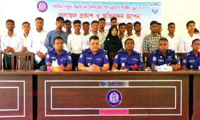 ১২০ টাকায় পুলিশে চাকরি, আনন্দ-অশ্রুতে ভিজল আঁখি