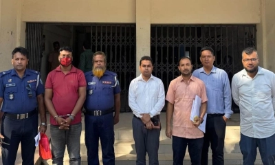 ভ্রাম্যমাণ আদালত পরিচালনা করেন সদর উপজেলা নির্বাহী কর্মকর্তা (ইউএনও) ও নির্বাহী ম্যাজিস্ট্রেট জামশেদ আলম রানা।         ছবি- রূপালী বাংলাদেশ