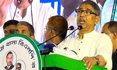 গণতন্ত্রের বিরুদ্ধে গভীর ষড়যন্ত্র চলছে: আযম খান