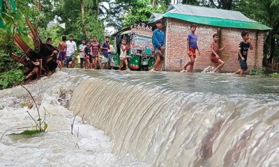 প্লাবিত মেঘনার উপকূল, লক্ষাধিক মানুষের দুর্ভোগ