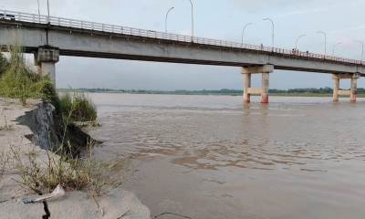 আড়িয়াল খাঁ নদীর ভাঙনে হুমকিতে শিবচরের কোটি টাকার ব্রিজ
