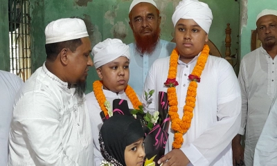 একসঙ্গে কুরআনের হাফেজ হলেন দুই ভাই