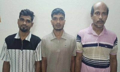 ডিবি পুলিশের কাছে মাদক বিক্রি করতে এসে ধরা
