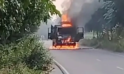 শিবচরে একটি চিনিবোঝাই ট্রাকে আগুন। ছবি- সংগৃহীত