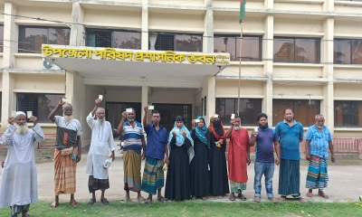 কালকিনিতে জেলেদের চাল বিতরণে অনিয়মের অভিযোগ
