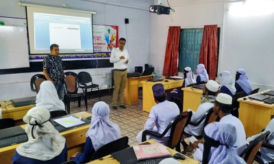 পাঠ্যবইয়ে ফিরছে হিজাব-টুপি, বাদ যাচ্ছে ‘মোনালিসা’