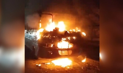 রাজধানীতে বাসে আগুন