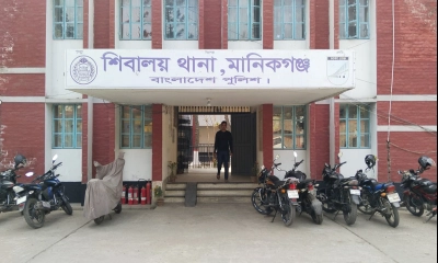 শিবালয়ে ব্যবসায়ীর স্বর্ণ ছিনতাই, গ্রেপ্তার তিন