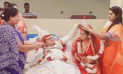হাত-পায়ে ব্যান্ডেজ বেঁধে হাসপাতালেই বিয়ে