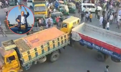 ণসংযোগকালে বিএনপি নেতা মিন্টুর গাড়ি বহরে হামলা। ছবি- সংগৃহীত