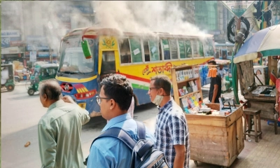 এবার মিরপুরে দিনেদুপুরে চলন্ত বাসে আগুন