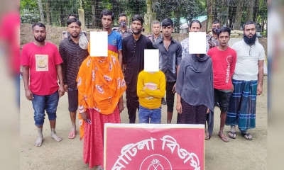 সীমান্ত দিয়ে ফেরত দেওয়া ১১ বাংলাদেশি। ছবি- রূপালী বাংলাদেশ