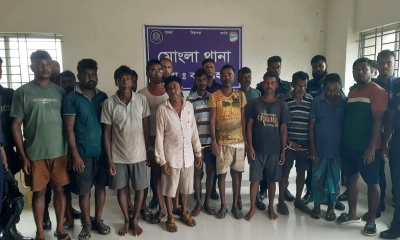 মোংলায় আটক হওয়া ১৪ ভারতীয় জেলেকে জেলহাজতে প্রেরণ। ছবি- রূপালী বাংলাদেশ