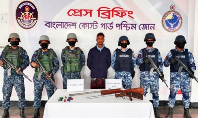 মোংলায় অস্ত্রসহ করিম শরীফ বাহিনীর সহযোগী আটক