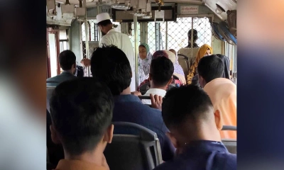ছাত্রের বাসে ভাড়া কাটলেন ভাইস প্রিন্সিপাল