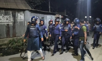 তুচ্ছ ঘটনায় দুই গ্রামের সংঘর্ষে ৫ পুলিশসহ ১৫ আহত