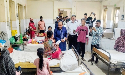 রোগীদের মাঝে তরল দুধ বিতরণ করলেন মুজিবুর রহমান চৌধুরী