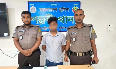 দেশীয় অস্ত্রসহ সন্ত্রাসী রেড মুন্না গ্রেপ্তার 