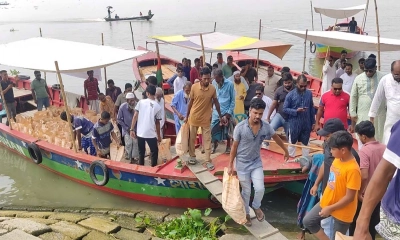 মুন্সীগঞ্জে জেলেদের মাঝে বিএনপির উপহার বিতরণ