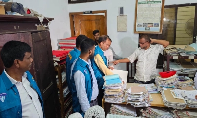 ময়মনসিংহ নগরীর পাটগুদামের শত কোটি টাকার সরকারি জমি সাড়ে ৫ লাখ টাকায় বিক্রি। ছবি- রূপালী বাংলাদেশ