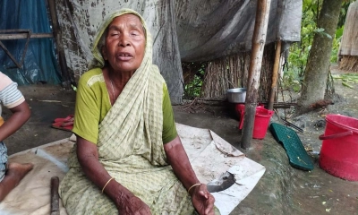 নিহত আক্তার হোসেনের মা হাজেরা খাতুন। ছবি- রূপালী বাংলাদেশ