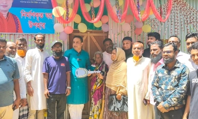 নির্বাচনি প্রচারণায় ভিক্ষার ৭০ টাকা অনুদান, এমপি হয়ে করে দিলেন ঘর 