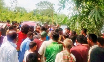 টিকা দিতে গিয়ে পিকআপের ধাক্কায় প্রাণ গেল নানি ও নাতনির