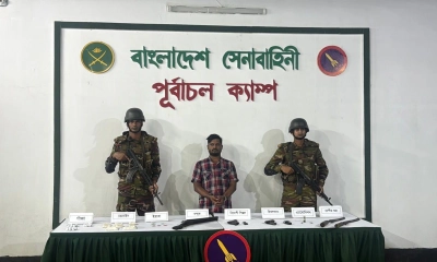 রূপগঞ্জে সেনাবাহিনীর গোপন অভিযান, অস্ত্র-মাদকসহ সন্ত্রাসী গ্রেপ্তার