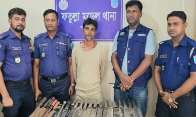 ফতুল্লায় বিপুল পরিমাণ দেশীয় অস্ত্র উদ্ধার, গ্রেপ্তার ১