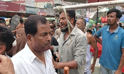 সিদ্ধিরগঞ্জে অবৈধ দোকান উচ্ছেদ অভিযানে বাধা, বিএনপির দুই পক্ষের সংঘর্ষ