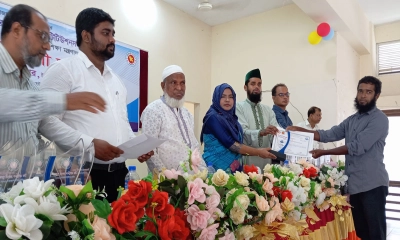 ধামইরহাটে ৪০ মেধাবী শিক্ষার্থীকে পুরস্কার বিতরণ