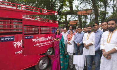 উপহার দেওয়া স্কুলভ্যানটির উদ্বোধন। ছবি- রূপালী বাংলাদেশ