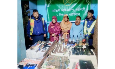 নরসিংদীতে যৌথবাহিনীর অভিযানে অস্ত্রসহ গ্রেপ্তার ৭