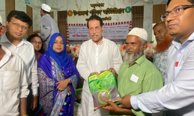 নরসিংদীতে বিনামূল্যে বীজ ও সার বিতরণ