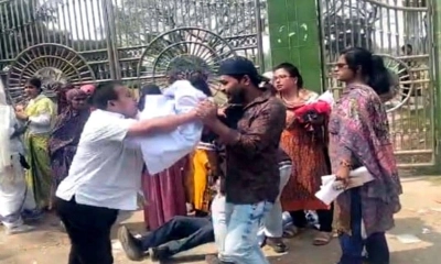 মানববন্ধনে এলাকাবাসীর ওপর বিএনপি নেতার হামলা, সাংবাদিকদের কাজে বাধা