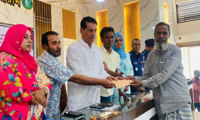 নরসিংদীতে প্রধানমন্ত্রীর ত্রাণ তহবিলের সহায়তা পেল ৩৩৩ পরিবার