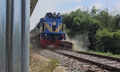 নসিমনকে ধাক্কা দেয় ট্রেন। ছবি- রূপালী বাংলাদেশ