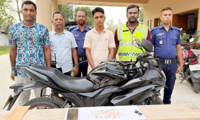 নওগাঁয় ইয়াবাসহ তালিকাভুক্ত মাদক কারবারি আটক