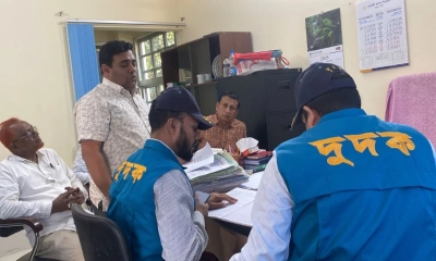 নোয়াখালীর কোম্পানীগঞ্জ উপজেলা কৃষি অফিসে অভিযানে দুদক। ছবি- রূপালী বাংলাদেশ