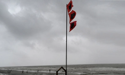 ভারি বর্ষণের শঙ্কা, বন্দরে ৩ নম্বর সতর্ক সংকেত