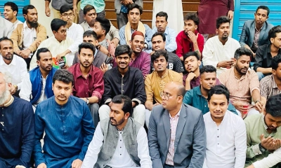 নেতাকর্মীদের সঙ্গে গণইফতারে অংশ নিলেন প্রতিমন্ত্রী নুরুল হক নুর