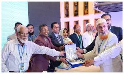 বিশেষ সম্মাননা পেলেন নুরে আলম তালুকদার