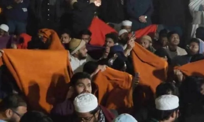 কনকনে শীতে হাদির রেখে যাওয়া কম্বলে উষ্ণ শাহবাগ