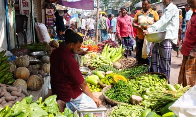ভাঙ্গুড়ায় পেঁয়াজের চড়া দামে ক্ষুব্ধ ক্রেতারা, সবজিতে ফিরছে স্বস্তি