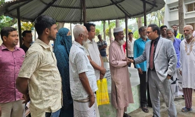 ঈশ্বরদী ভূমি অফিসে বিভাগীয় কমিশনারের পরিদর্শন