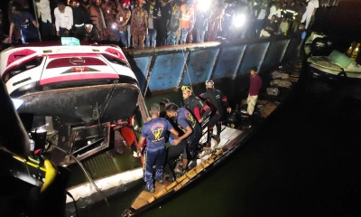 পদ্মায় বাসডুবি: রাত ১২টা পর্যন্ত ৯ জনের মরদেহ উদ্ধার