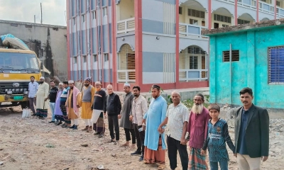 কোটিপতির ভবন বাঁচাতে সড়ক বাঁকা করার অভিযোগ
