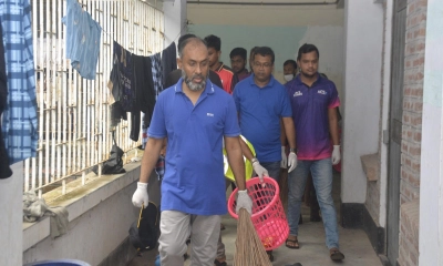ভিসির নেতৃত্বে পবিপ্রবি ক্যাম্পাসে পরিচ্ছন্নতা কর্মসূচি